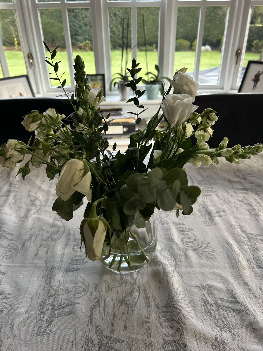 swma's tweet photo. @marksandspencer Less than a week old - delivered late Saturday afternoon! Such a disappointment! https://t.co/nzvrFPQ09d