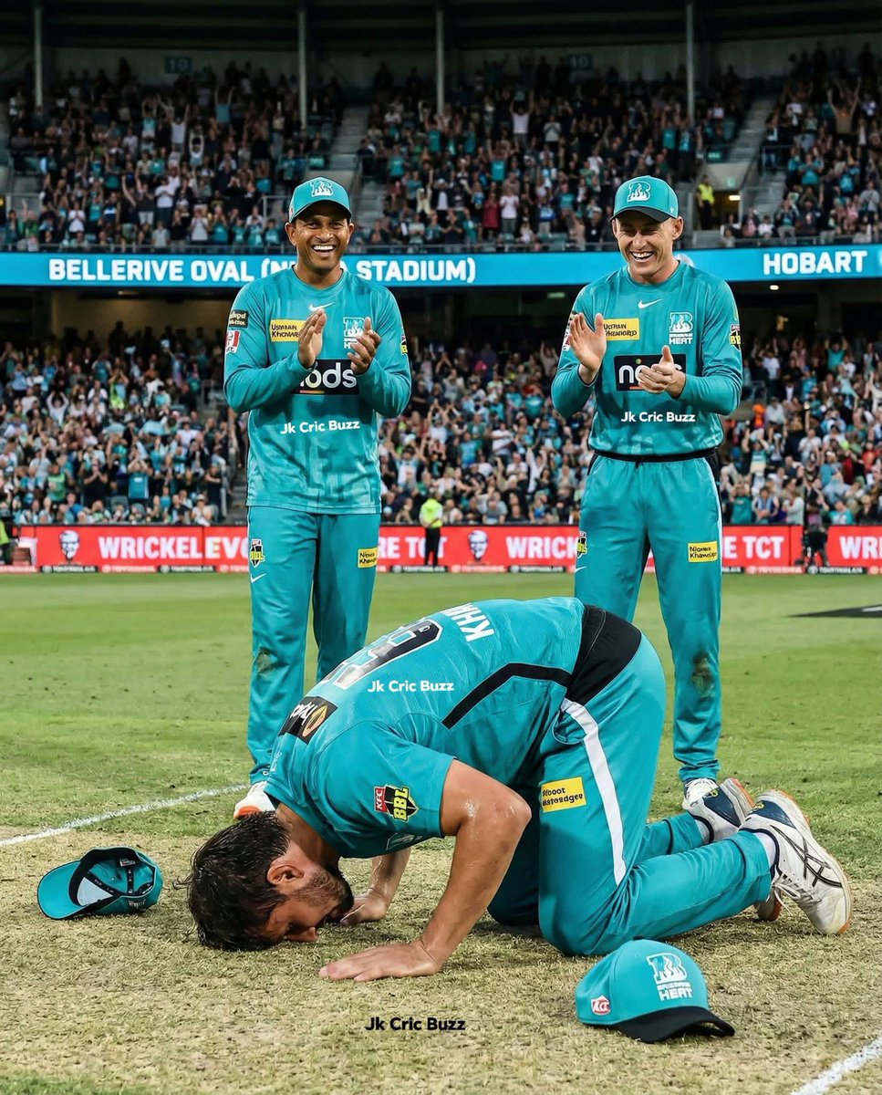RajaSajidFarooq's tweet photo. With just six runs needed off the last over...

Zaman Khan came up CLUTCH! #BBL15 https://t.co/CT5wrpC01H