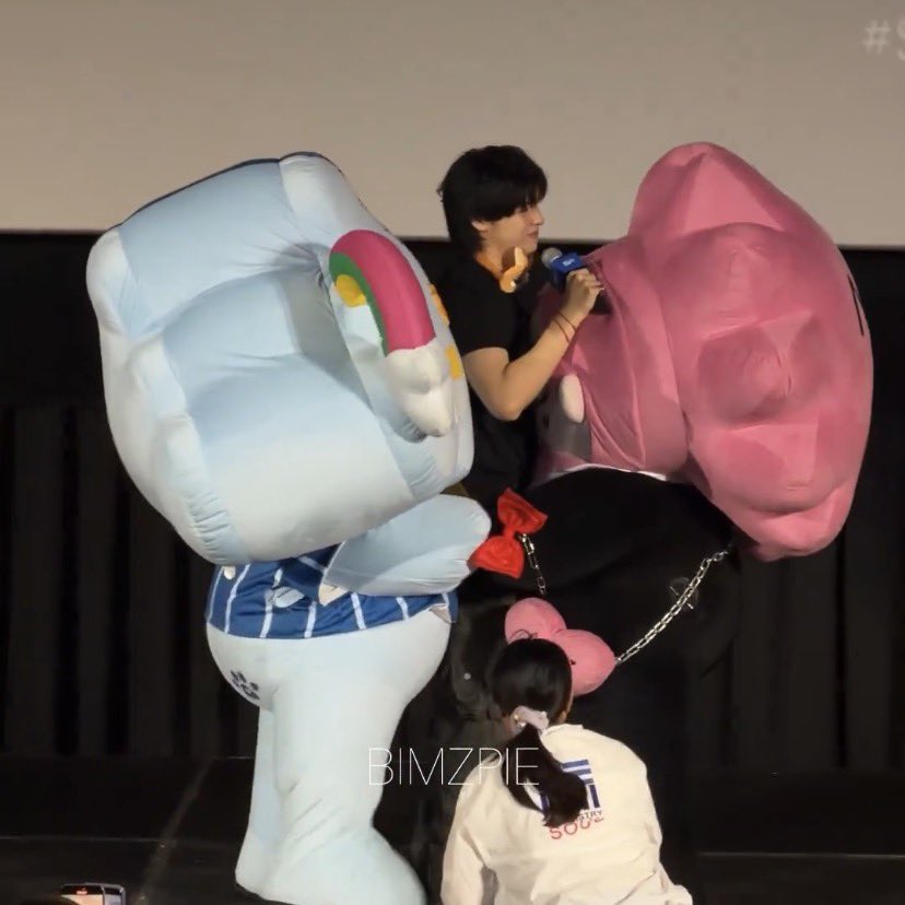 วันนี้ลูกคุณพ่อแกล้งเพื่อนอีกแล้วนะคะ

: ครับ อยู่บ้านลูกก็แกล้งผมเหมือนกัน