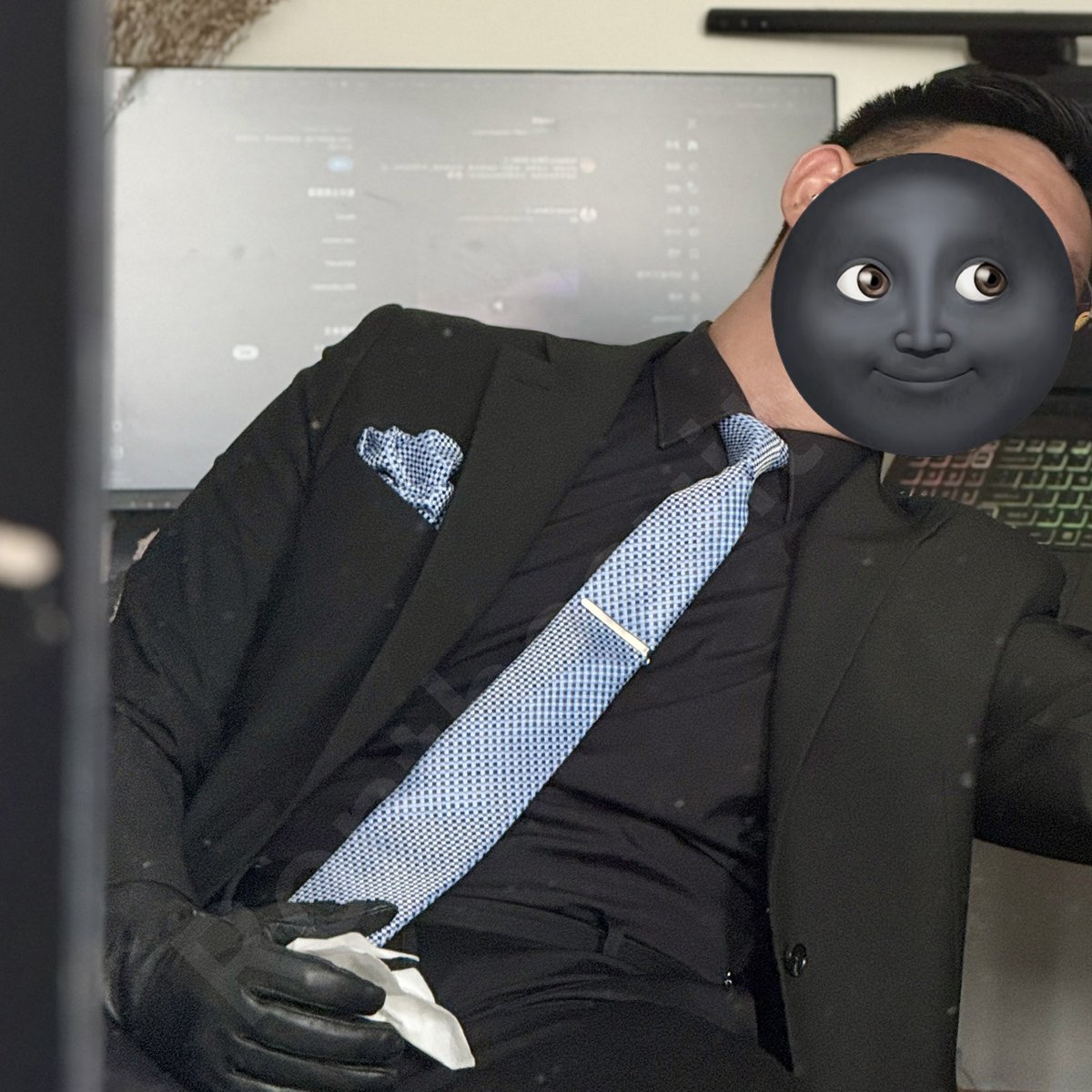ronthesuit tweet media