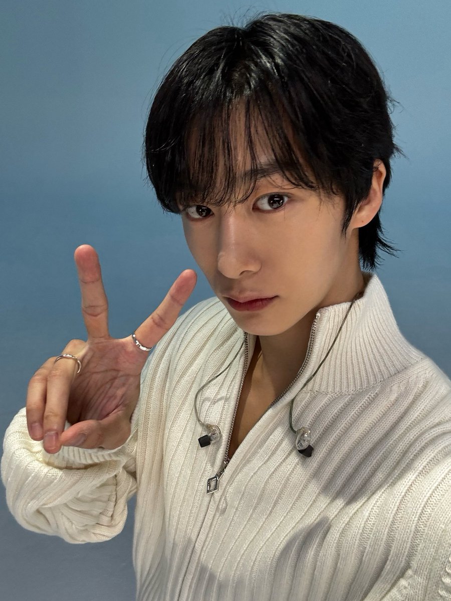 OfficialMONSTAX's tweet image. 형원아 요즘 자주봐서 좋네 ㅎㅎㅎ 생일 축하하고 날도춥고 연습도 잦은데 몸관리 잘하고 요즘의 너는 너를 보고싶어하고 찾는사람들이 많아보여서 항상그렇지만 여유도 느껴지고 보기참좋다 ㅎㅎ 몬베베랑 좋은시간보내구 내일봐!🫶🎉🍤 #셔누 #동그란미소의형원DAY0115