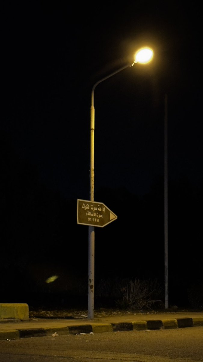 لما حدا يشوفني متضايق و يفكرها مشكلة عاطفية 

(يا ريت الحياة بهالتفاهة)