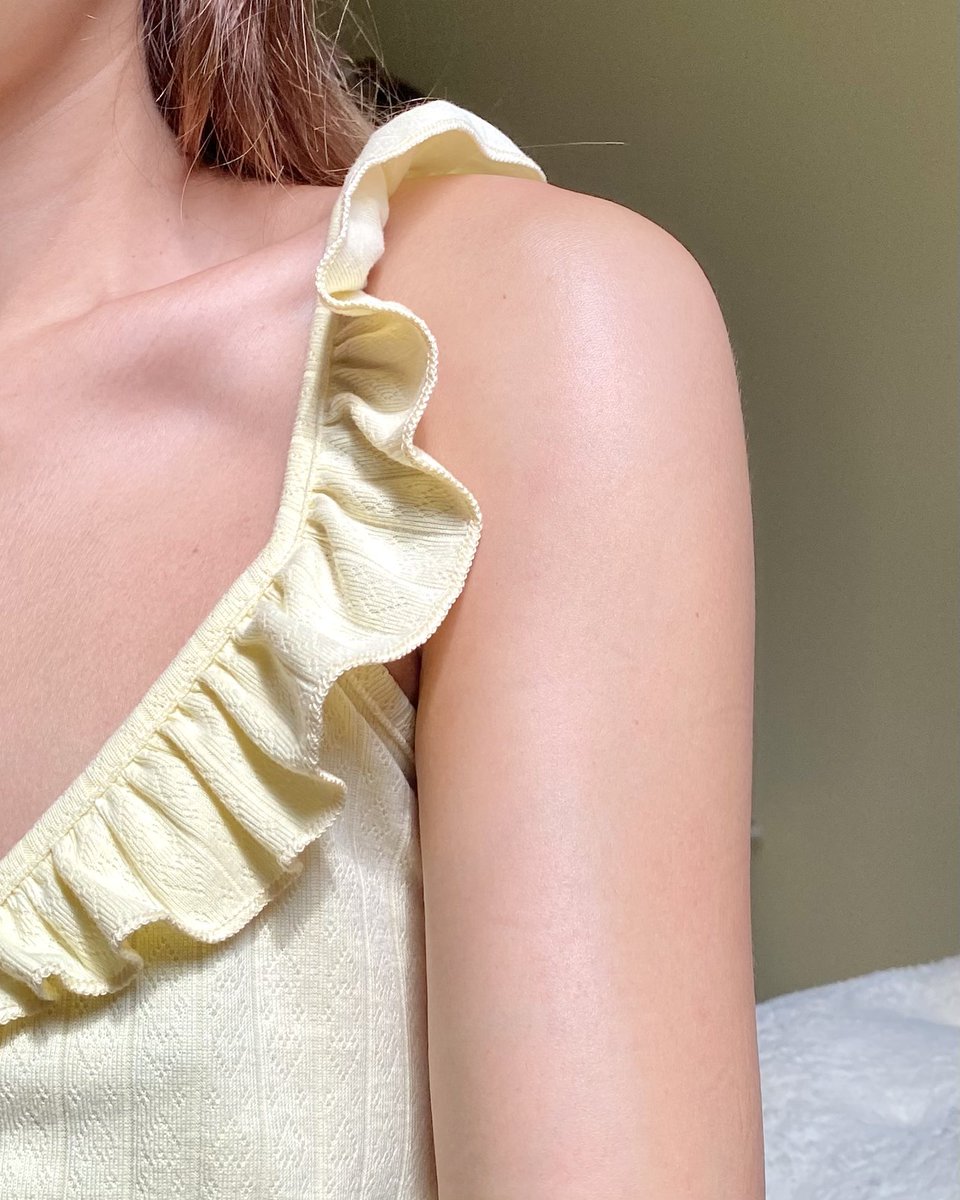 ไปต่อในทุกๆปีกับคอมโบซิตร้า รอยดำจางไว ผิวใสไว มีกันแดด ตัวนี้คนอวยเรื่องขาวกันระเบิดแต่บอกว่าขนยาว ขอพูดจากใจคนที่ใช้มาหลายขวดว่าไม่เกี่ยวว อาจจะผิวใสเลยเห็นเส้นขนชัดขึ้นมั้ง แต่ส่วนตัวไม่ยาวขึ้น แต่ผิวใสแบบบบสุด