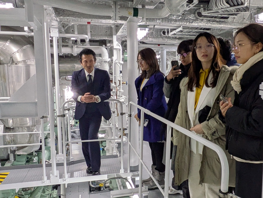 toba_kosen's tweet image. 2026/1/15
ようこそ鳥羽へ🌊🏫

JENESYS2025　日本・ASEAN学生会議
参加者が来訪🤝

「教育・デジタル技術」分野として
🐟🦆本校が取り組むDX化事例
🚢最新の技術が搭載された練習船鳥羽丸
をご紹介しました

#高専 #鳥羽商船高専 #JENESYS