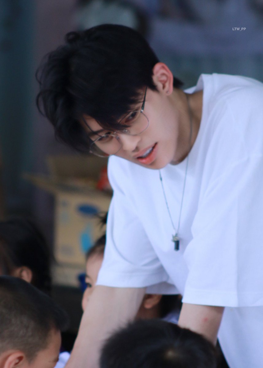 moonsmate's tweet image. pond naravit, speak to the mic💢