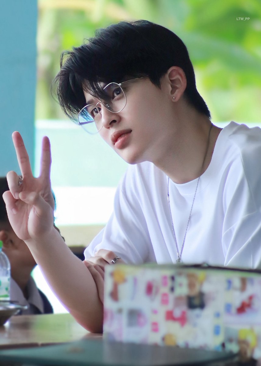 moonsmate's tweet image. pond naravit, speak to the mic💢