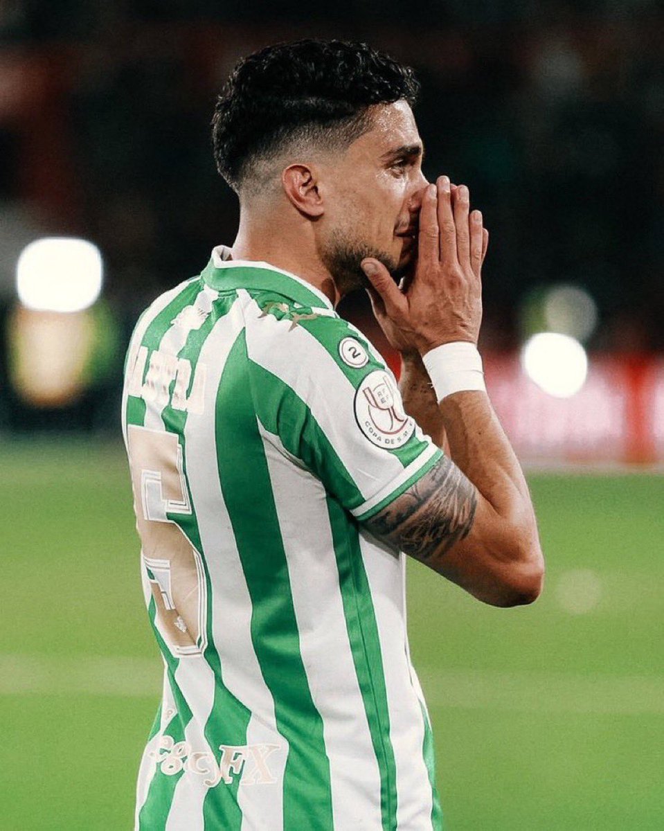 Hoy cumple años una de las personas que mejor ha entendido lo que es el Betis sin ser de aquí.

Sus lágrimas fueron las de todos los béticos aquella noche de abril de 2022.

Muchas felicidades, <a href="/MarcBartra/">Marc Bartra</a>.

Uno de los nuestros. Para siempre.