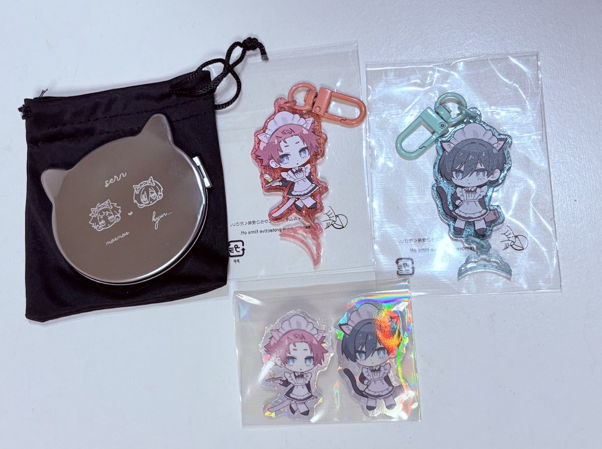 新刊セットの中身ですꧦ𐅁𐀸𐋠𛰙᭜᭜ アクキーの色ですが、兄の