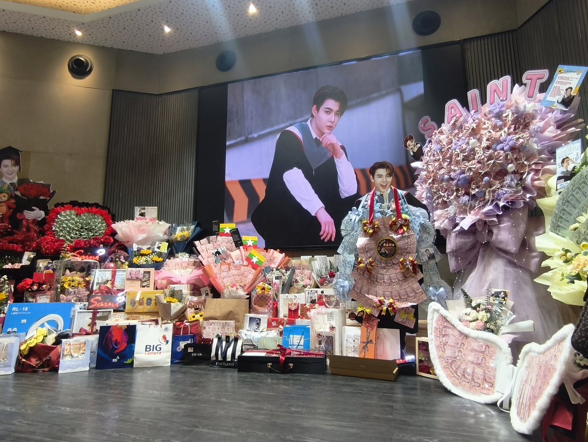 Zorochi7's tweet image. มารอแล้วครับ 🥰

SAINT MASTER GRADUATION
#เซ้นต์จบปริญญาโทแล้วครับ