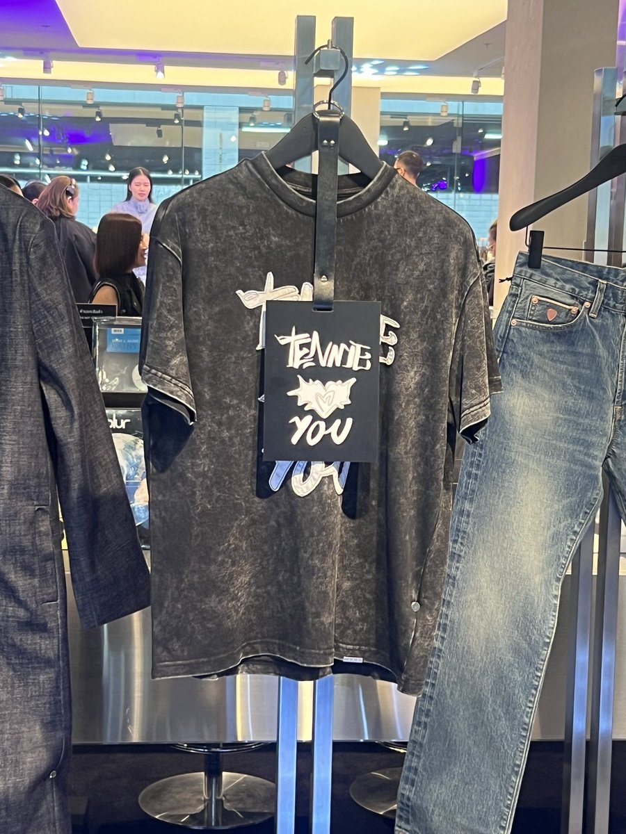 youxcoolkids's tweet image. ลายเส้นที่คุ้นเคย เห็นแล้วรู้เลยว่าใครเป็นคนดีไซน์ เป็นเอกลักษณ์มาก แล้วเท่มากๆๆๆอะ เตนเก่งอะ