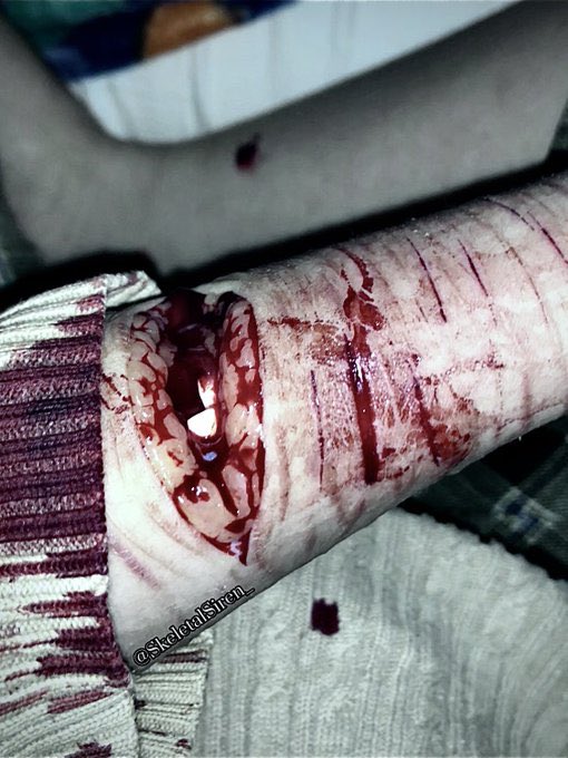 ˙♱⋆☠︎︎⋆♱˙ tweet media