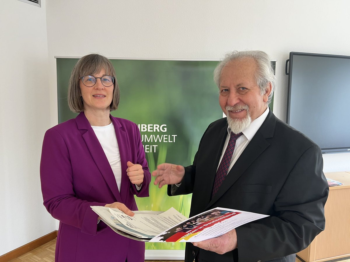 Siyasetin başarılı isimlerinden Yeşiller Partisi Nürnberg Büyükşehir belediye başkanı adayı Britta Walthelm ile görüşerek şehrin sosyo kültürel dokusu ve göçmenlerin Nürnberg’e katkısı konusunda görüşmelerde bulunduk.