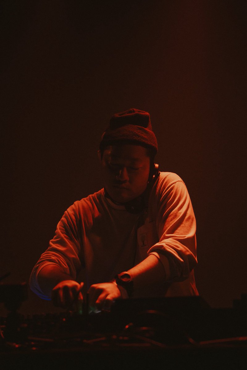 すっかり正月気分も抜けましたが、昨年末の『FEEL LIKE EDOMAE』のパーティーフォトが上がってまいりました。当日の盛り上がりに思いを馳せていただいたり、来れなかった方も雰囲気を想像していただけたら幸いです。私のお気に入りショットは、このonionboyさんです。白衣姿でないのがとても残念です。