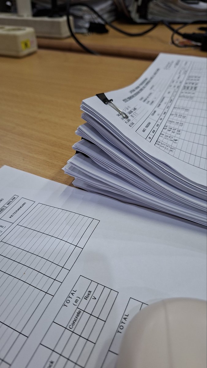 httpslalak's tweet image. day 4 lembur dengan pekerjaan yang sama JUJUR ANGKAT TANGAN KAGA KUAT YAK