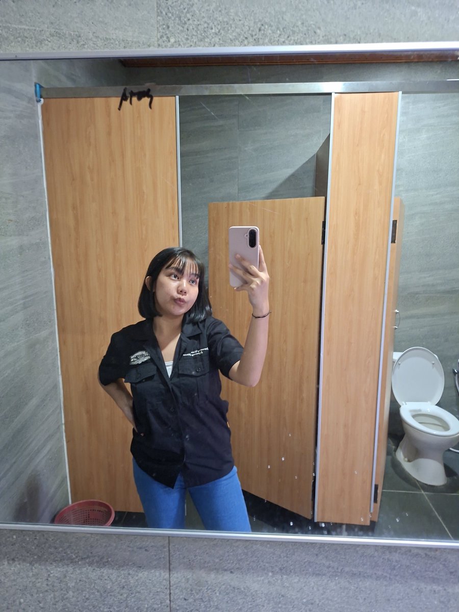 httpslalak's tweet image. day 4 lembur dengan pekerjaan yang sama JUJUR ANGKAT TANGAN KAGA KUAT YAK