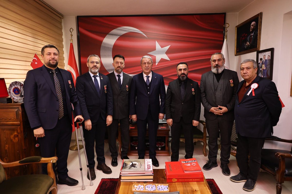 hulusiakarmedya's tweet photo. Türkiye Gaziler ve Şehit Aileleri Vakfı’nda;

Kıymetli şehit ailelerimiz ve gazilerimizle bir araya geldik.

Kahraman şehitlerimizi rahmetle anıyor, gazilerimize ve değerli ailelerine saygı ve şükranlarımızı sunuyoruz. https://t.co/IyCuoGUnJO