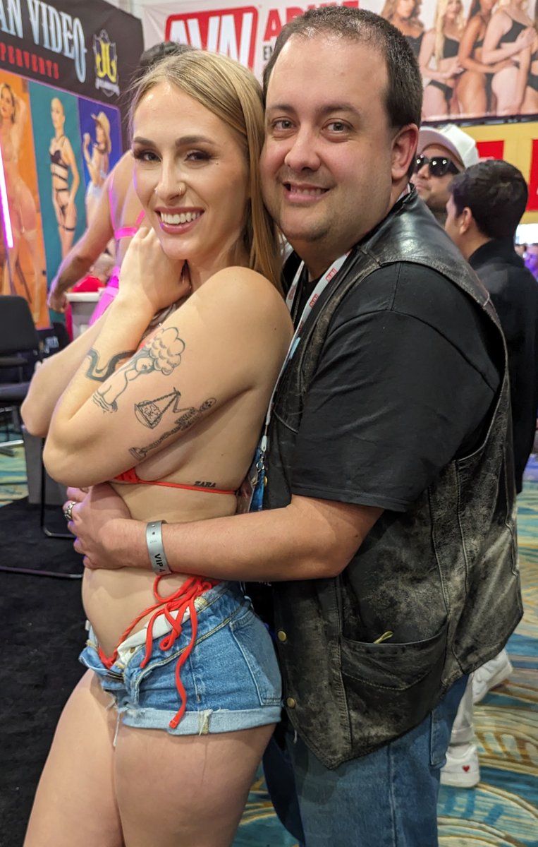 Gondorian_88's tweet photo. #HappyBirthday pt. 2 @AngelYoungsxxx in my life! I've only been a fan for at least 5 years now, but ever since we met in 2023, I feel so blessed! that necklace I gave you is more than an LOTR trinket, it's a token of our friendship &amp; a piece of my heart you will have with you https://t.co/DXRhjUI2uG