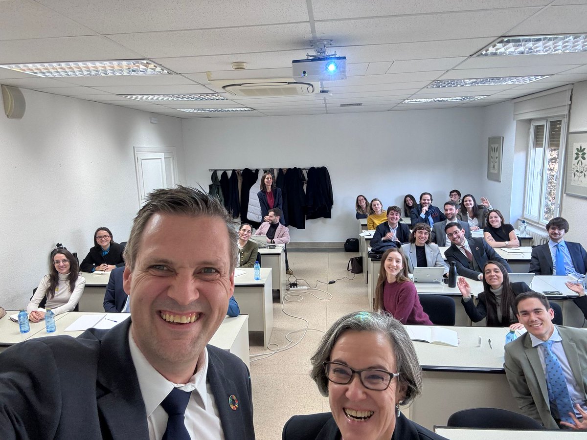 Fundación Carolina tweet media