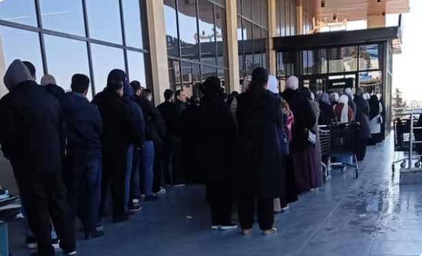 الأردن.. إقبال كثيف وطوابير لشراء زيت الزيتون التونسي 