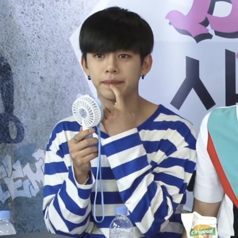 breadself's tweet image. jung polite cat daehyun