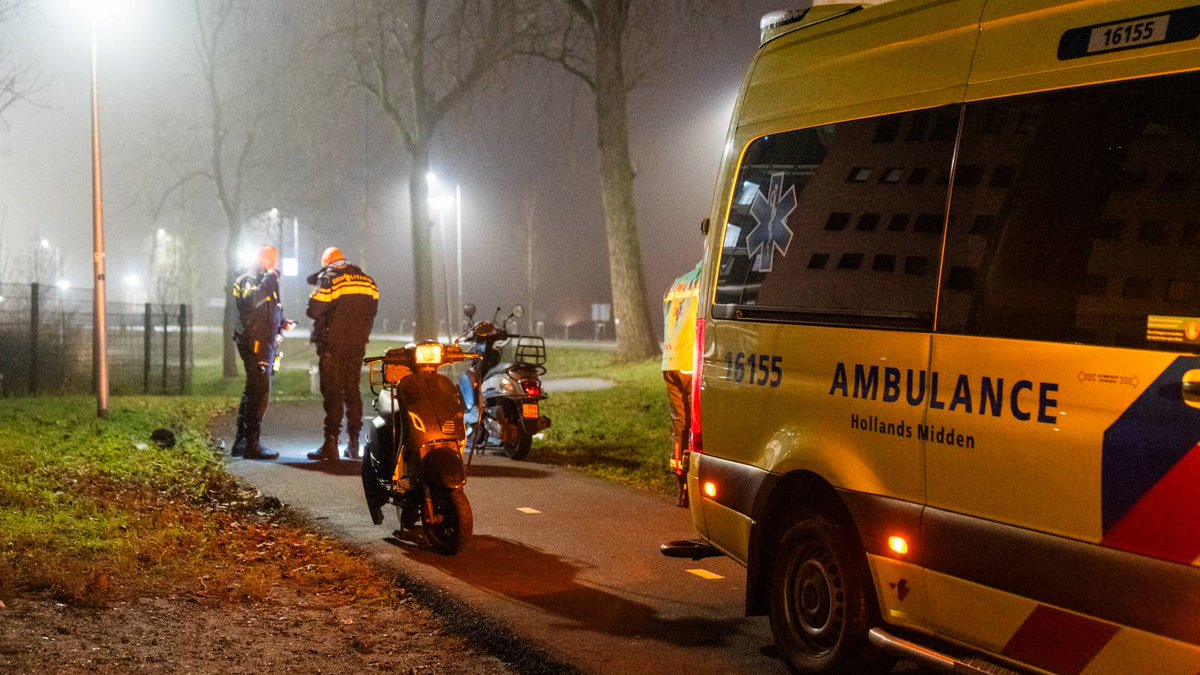 Scooters botsen frontaal op elkaar