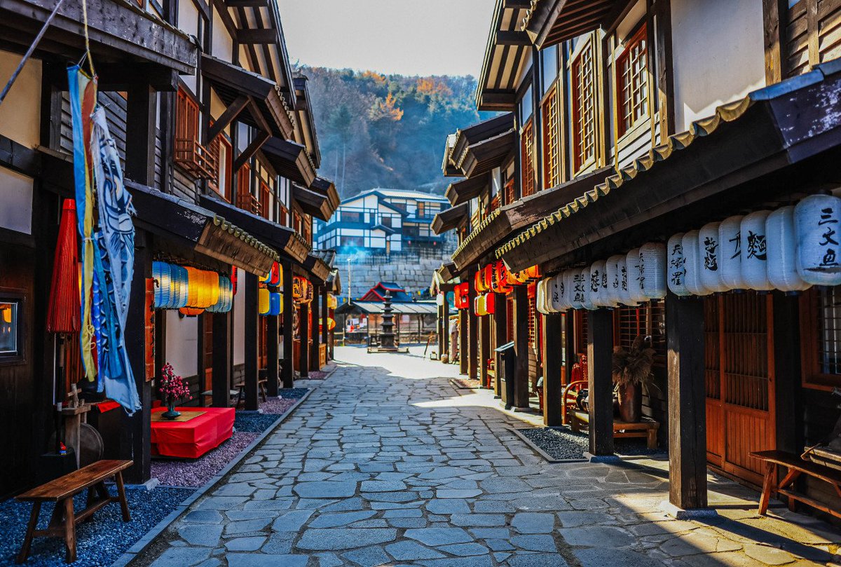 kfur_meetup's tweet image. ☃️[겨울 속 일본 촬영회]❄️

자, 얼른 니지모리로 모실께요😼
전통 일본 배경에서 기모노 입은 내 퍼슈트 모습 보고 싶지 않나요?

 - 일시 : 02.08(일) 13:00~18:00
 - 장소 : 동두천 니지모리 스튜디오
 - 총 인원 : 15인~20인 (약 F3:P1:S1 비율)
 - 포지션별 촬영회비
    ⓐ 퍼슈터 : 35,000원…