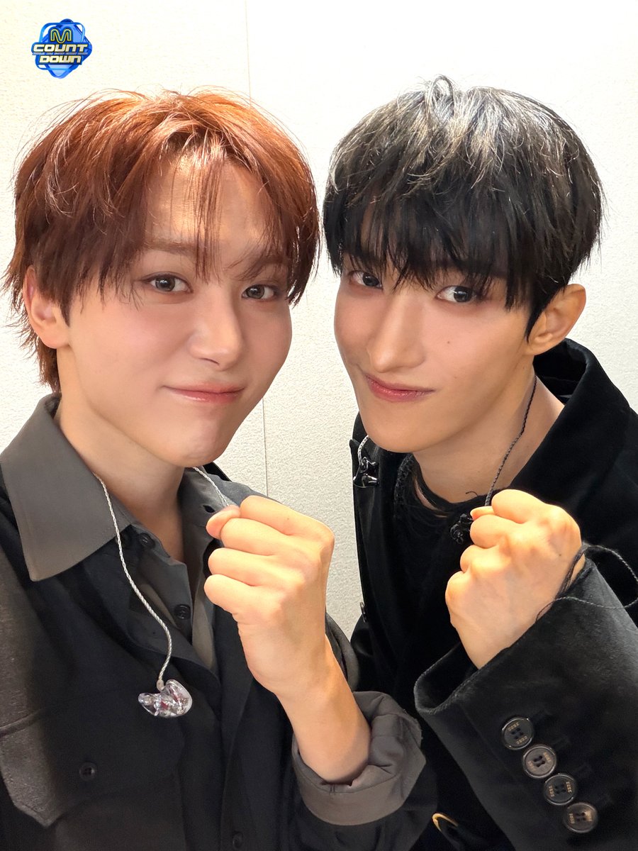 MnetMcountdown's tweet image. 엠카 마음.. 캐럿 마음..
모두 Blue로 물들일 ˗ˋˏ 뿌도 ˎˊ˗ 엠카에 등장

겨울 ˗ˋˏ 뿌도 ˎˊ˗ 는 공식입니다. 그냥 외우세요
겨울 필수템 = 🩵도겸x승관🩷
겨울 완성템 = 도겸x승관 &amp;lt;Blue&amp;gt; 🎧

오늘부터 ˗ˋˏ 뿌도 ˎˊ˗ 는 엠카의 겨울이야…❄️

#DxS #도겸X승관 #세븐틴
#엠카운트다운 #MCOUNTDOWN