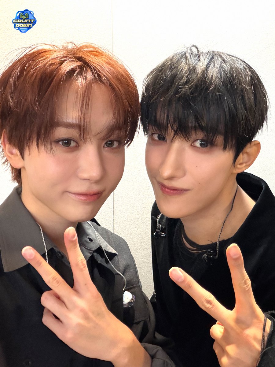 MnetMcountdown's tweet image. 엠카 마음.. 캐럿 마음..
모두 Blue로 물들일 ˗ˋˏ 뿌도 ˎˊ˗ 엠카에 등장

겨울 ˗ˋˏ 뿌도 ˎˊ˗ 는 공식입니다. 그냥 외우세요
겨울 필수템 = 🩵도겸x승관🩷
겨울 완성템 = 도겸x승관 &amp;lt;Blue&amp;gt; 🎧

오늘부터 ˗ˋˏ 뿌도 ˎˊ˗ 는 엠카의 겨울이야…❄️

#DxS #도겸X승관 #세븐틴
#엠카운트다운 #MCOUNTDOWN