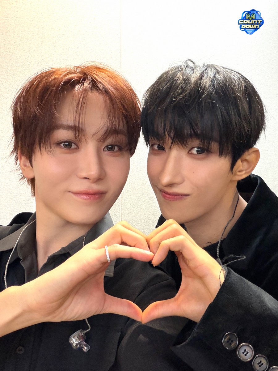 MnetMcountdown's tweet image. 엠카 마음.. 캐럿 마음..
모두 Blue로 물들일 ˗ˋˏ 뿌도 ˎˊ˗ 엠카에 등장

겨울 ˗ˋˏ 뿌도 ˎˊ˗ 는 공식입니다. 그냥 외우세요
겨울 필수템 = 🩵도겸x승관🩷
겨울 완성템 = 도겸x승관 &amp;lt;Blue&amp;gt; 🎧

오늘부터 ˗ˋˏ 뿌도 ˎˊ˗ 는 엠카의 겨울이야…❄️

#DxS #도겸X승관 #세븐틴
#엠카운트다운 #MCOUNTDOWN