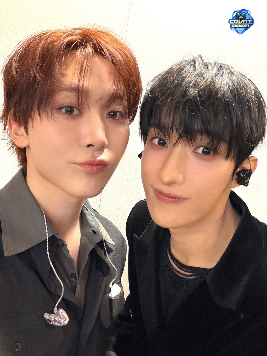 MnetMcountdown's tweet image. 엠카 마음.. 캐럿 마음..
모두 Blue로 물들일 ˗ˋˏ 뿌도 ˎˊ˗ 엠카에 등장

겨울 ˗ˋˏ 뿌도 ˎˊ˗ 는 공식입니다. 그냥 외우세요
겨울 필수템 = 🩵도겸x승관🩷
겨울 완성템 = 도겸x승관 &amp;lt;Blue&amp;gt; 🎧

오늘부터 ˗ˋˏ 뿌도 ˎˊ˗ 는 엠카의 겨울이야…❄️

#DxS #도겸X승관 #세븐틴
#엠카운트다운 #MCOUNTDOWN