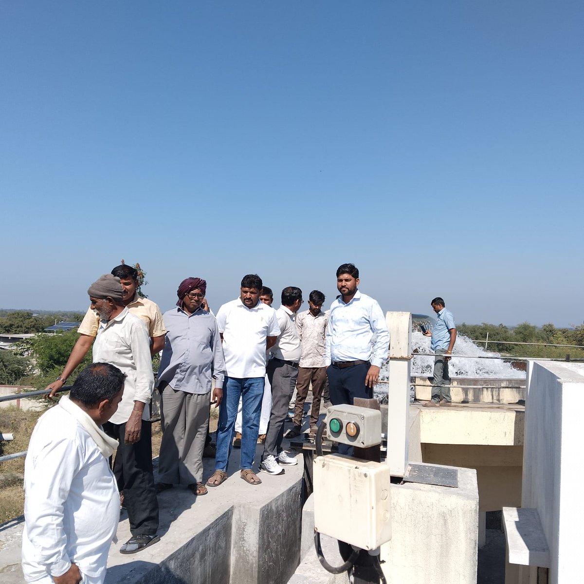 ઉમરાળા ગામે આજ રોજ વિંછીયા તાલુકા ના સરપંચ શ્રીઓ,તાલુકા પ્રમુખ, તાલુકા પંચાયત સદસ્ય તથા જિલ્લા પંચાયત સદસ્ય તથા તલાટીશ્રીઓ તથા વિસ્તરણ અધિકારી શ્રી દ્વારા મુલાકાત લેવામાં આવી <a href="/DDOBOTAD/">District Panchayat office Botad</a>