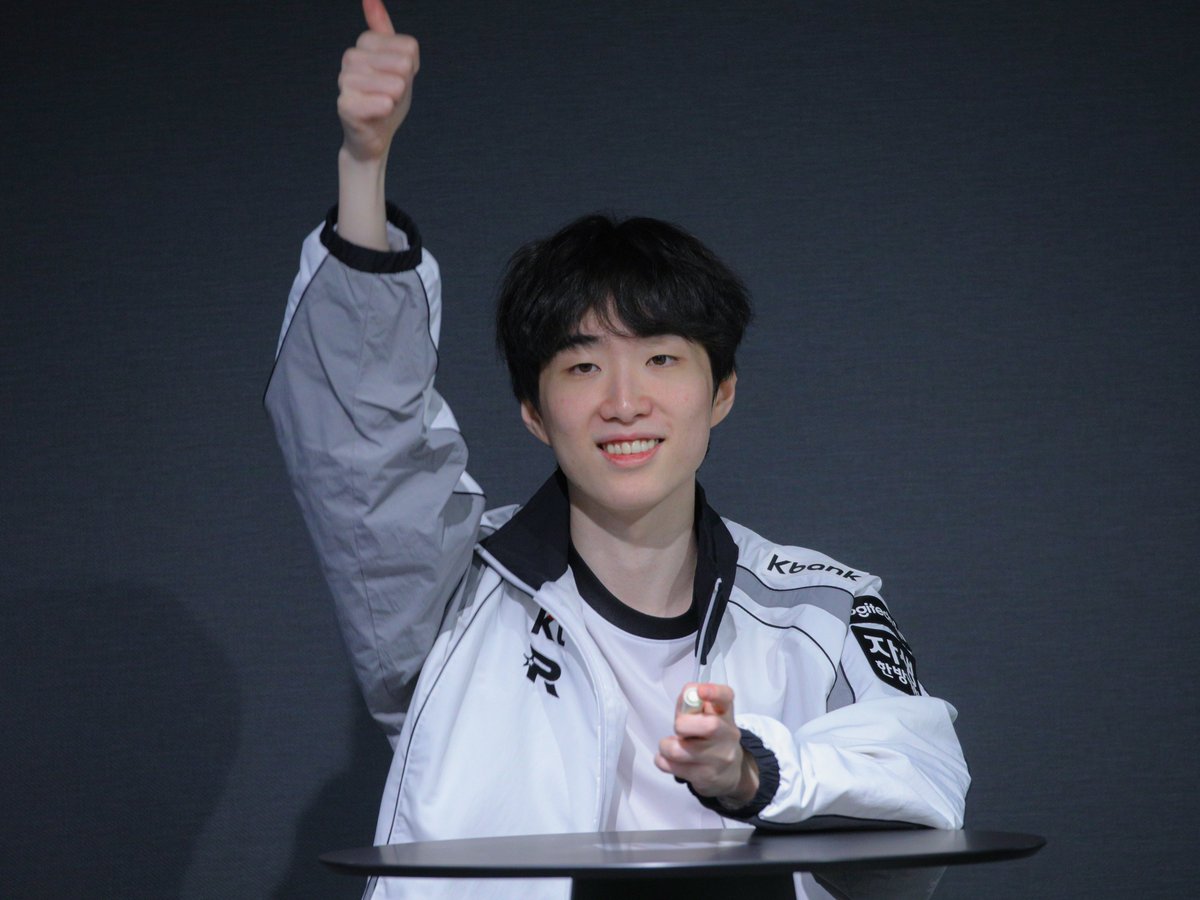 고스트님 웃긴점 포즈 다 하면 따봉날림 왤까 ㅋㅋㅋㅋㅋ
 #고스트 #Ghost #장용준