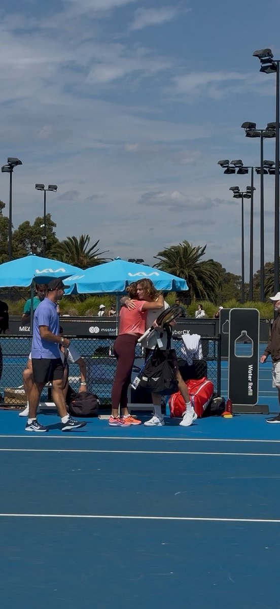 sunflwrlew44's tweet image. rublev going in for the handshake while aryna hugs him instead😭💗