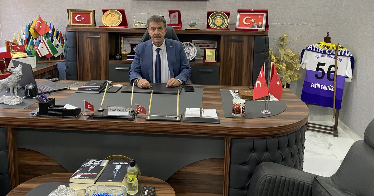 İbadetlerimizin makbul, Dualarımızın kabul olduğu, İnsanlığın; sağlık, mutluluk, barış, huzur bulduğu, Miraç'ın hayırlara vesile olduğu bir gece olsun. Tüm İslam âleminin Miraç Kandili Kutlu olsun.
Fatih cantürk