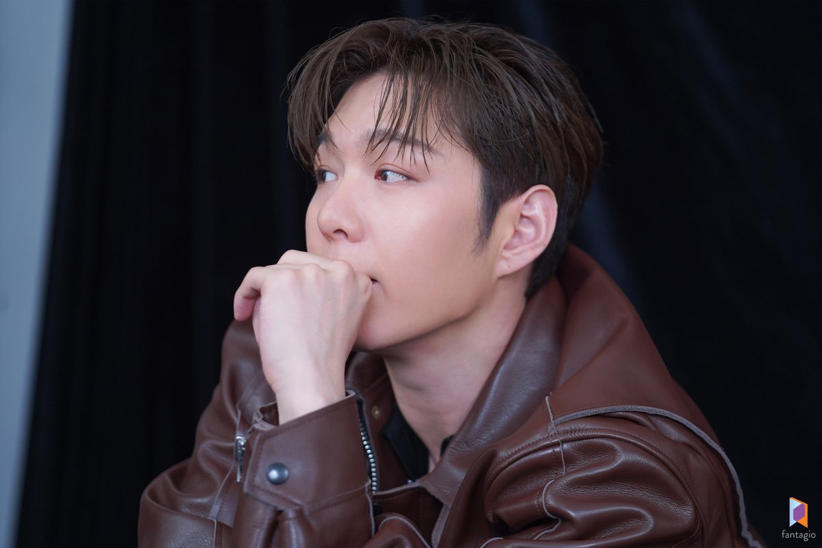 LeeCS_Official's tweet image. [#이창섭][비하인드컷] 아레나 1월호 촬영 현장

#LEECHANGSUB