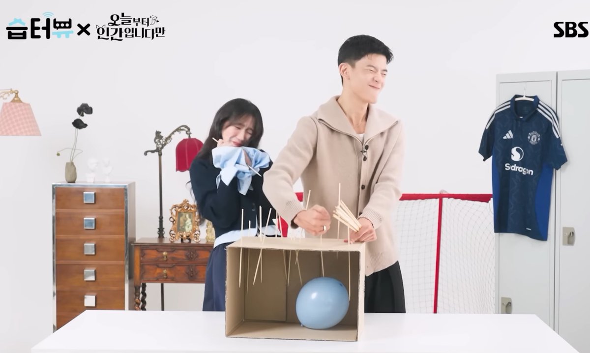 Enjoy😍 นั่งยิ้มตั้งแต่ต้นจนจบ แต่ฟังไม่ออกกกก 😂😂
มี sub มั้ยค้าาาา 🦊⚽️
#김혜윤 #KimHyeYoon #คิมฮเยยุน
#로몬 #LOMON 
#오늘부터인간입니다만
#NoTailToTell