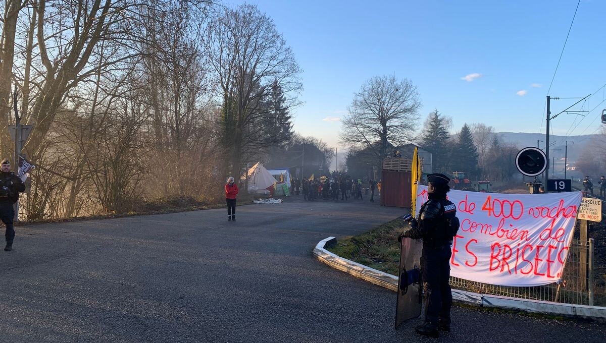 Savoie : les agriculteurs annoncent la fin du blocage du dépôt pétrolier d'Albens.
➡️ l.ici.fr/cXk