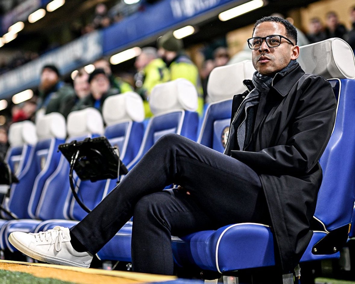 EPLBible's tweet image. Liam Rosenior talking about his management philosophy:

🗣️ "In English, 'manage', if you split the two words is 'man' and 'age', so 'you're 'ageing men'

Am I a manager or a coach? I'm both. Coaching is educating. Coaching is wanting to improve players on a technical and tactical…