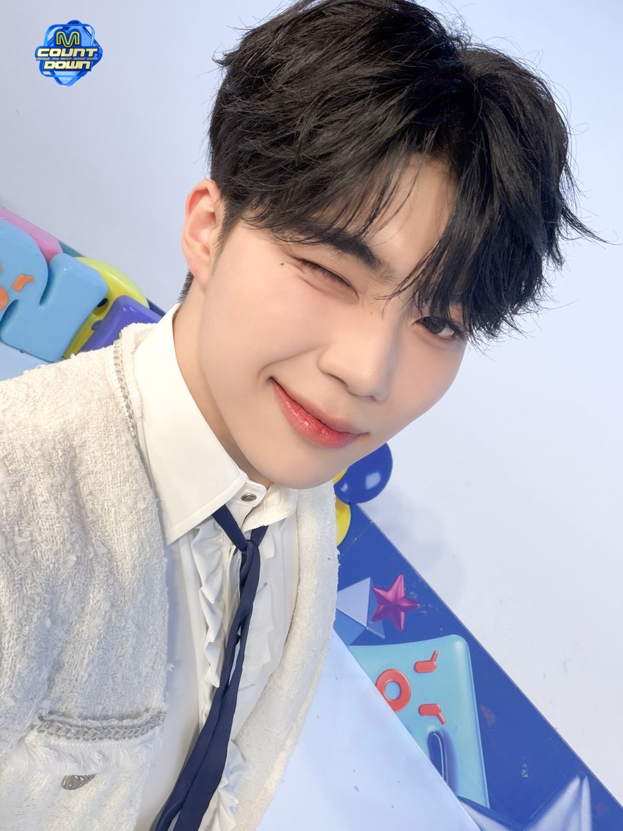 MnetMcountdown's tweet image. 요즘 엠카 스페셜 MC가 무서운 이유.jpg
(강다니엘&amp;amp;박건욱 미모가 살벌해서)

이런 스페셜 MC 있으면 저는 엠카 매일 본방사수하죠 ଘ(੭ ˘ ᵕ˘)っෆෆෆ

#강다니엘 #박건욱
#엠카운트다운 #MCOUNTDOWN