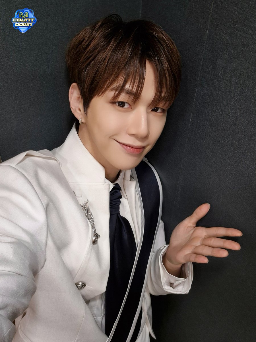 MnetMcountdown's tweet image. 요즘 엠카 스페셜 MC가 무서운 이유.jpg
(강다니엘&amp;amp;박건욱 미모가 살벌해서)

이런 스페셜 MC 있으면 저는 엠카 매일 본방사수하죠 ଘ(੭ ˘ ᵕ˘)っෆෆෆ

#강다니엘 #박건욱
#엠카운트다운 #MCOUNTDOWN