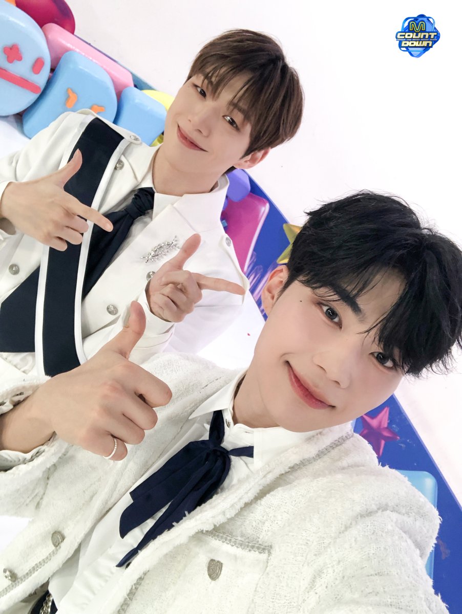 MnetMcountdown's tweet image. 요즘 엠카 스페셜 MC가 무서운 이유.jpg
(강다니엘&amp;amp;박건욱 미모가 살벌해서)

이런 스페셜 MC 있으면 저는 엠카 매일 본방사수하죠 ଘ(੭ ˘ ᵕ˘)っෆෆෆ

#강다니엘 #박건욱
#엠카운트다운 #MCOUNTDOWN