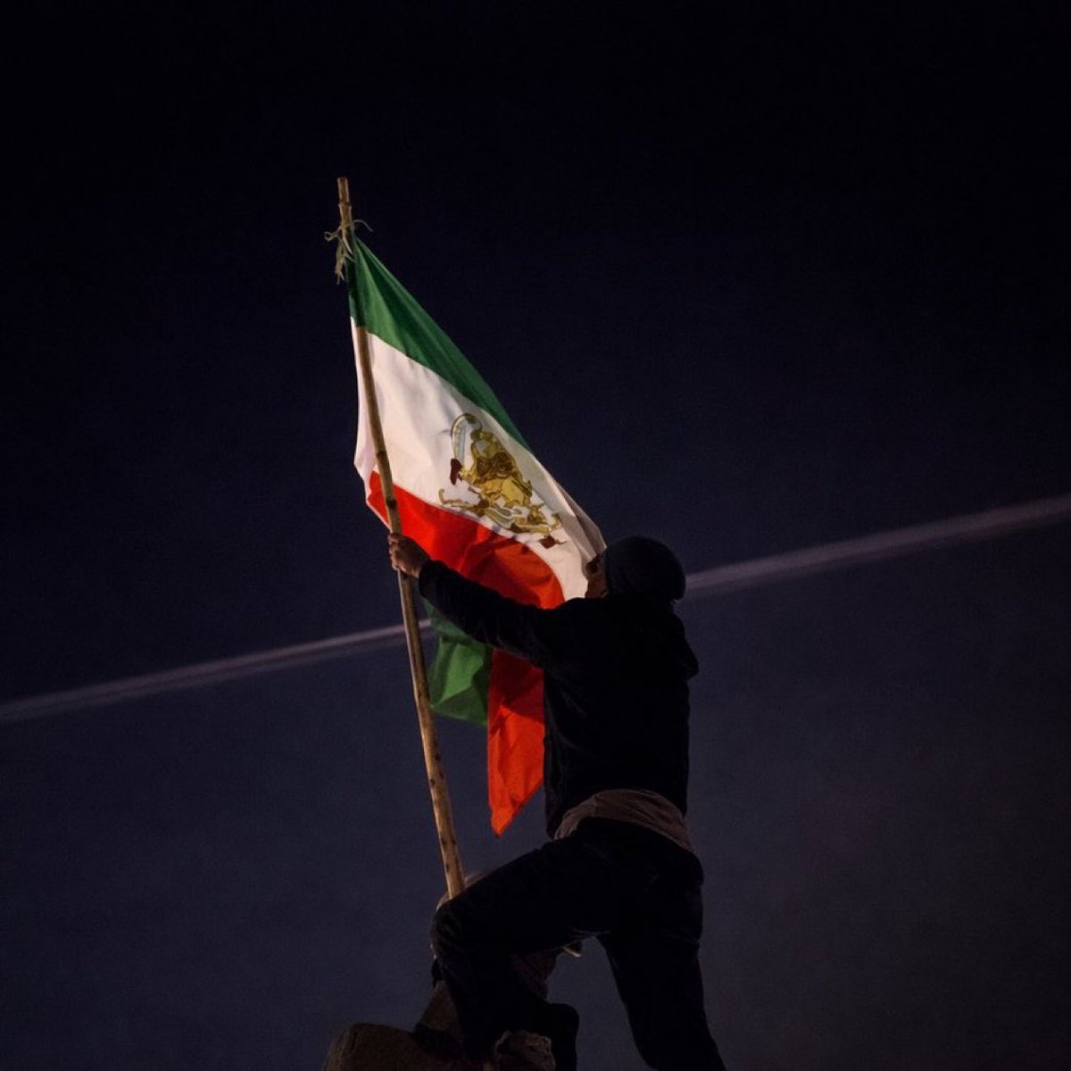 ImpStateIran's tweet image. God bless 🇺🇸! 
We speak on behalf of the people of Iran.
Iran is currently in the midst of a nationwide revolution.

The ruling regime has deliberately shut down internet access and is using lethal force against civilians. These actions constitute grave human rights violations.…