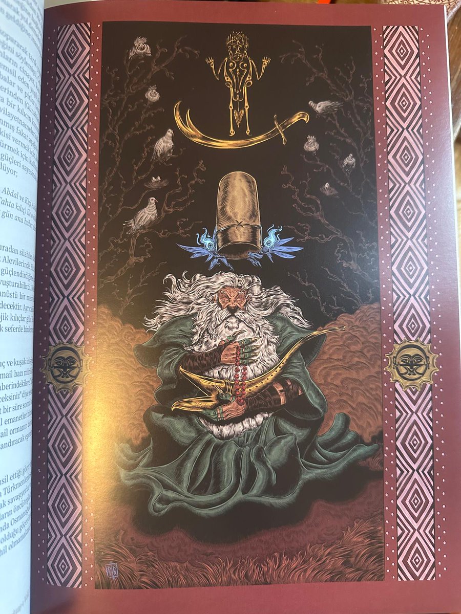 Sevgili Bartu Bölükbaşı, yeni bir eserle okurlarının karşısına çıktı. "Türk Mitolojisi" ve Eski "Türk Portreleri" çalışmasının ardından şimdi de bizi Dede Korkut-Şamanların Sırrı adlı kitabıyla aydınlatıyor. Biri Orta Asya'da diğeri ise Avrupa'nın batısı ve kuzeyinde yaşayan