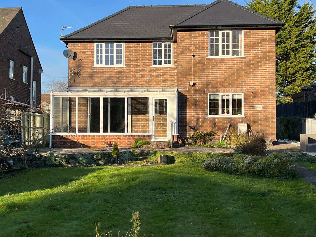 FalconuPVC's tweet photo. Before vs after ✨

What a difference an upgrade makes. 

This project included a brand-new single back door, a smooth sliding patio door and new windows throughout.

🔗 https://t.co/oTnldMWjuo https://t.co/UtVgH54vrn