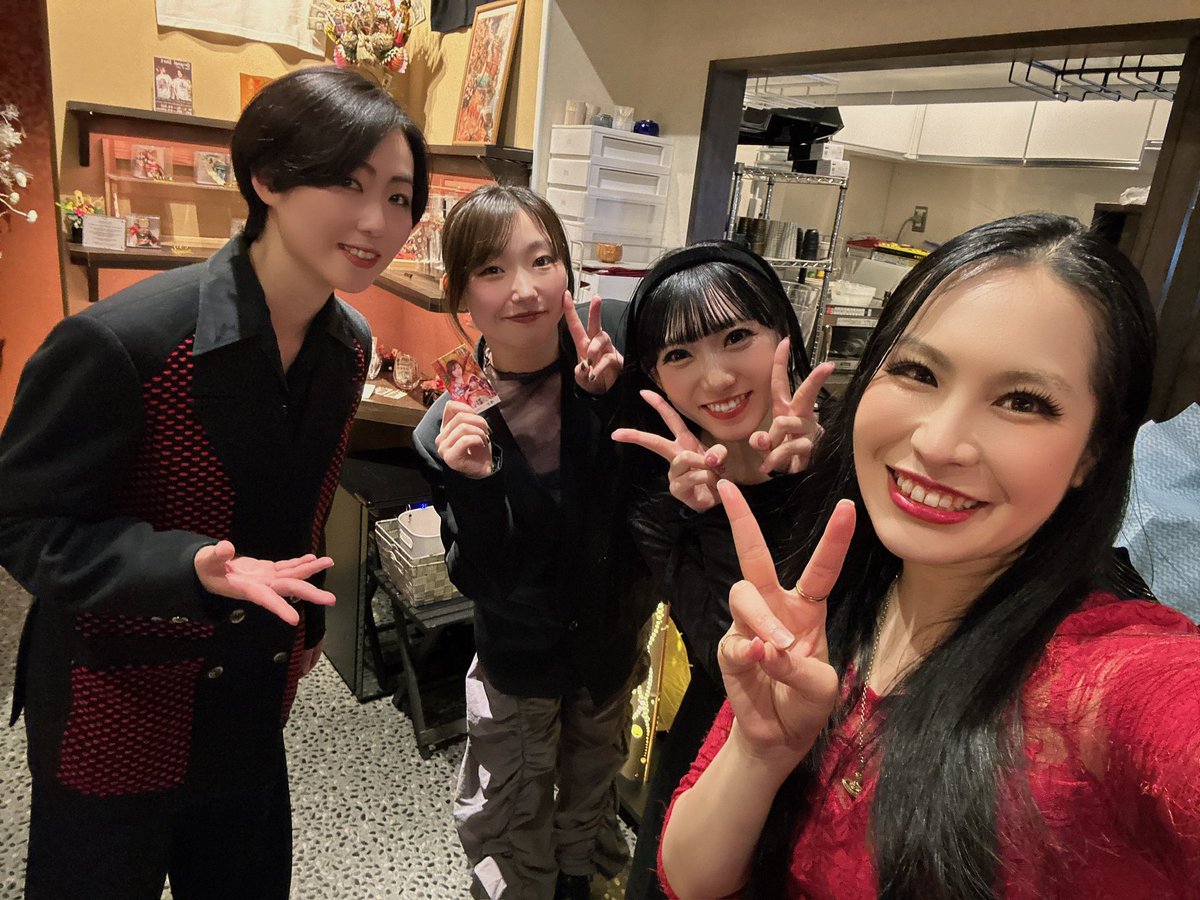 新メンバー入ってくるよー🫶
実はこの前のお披露目でこっそり写真撮ったんだー🥰✨
皆様よろしくお願いします！