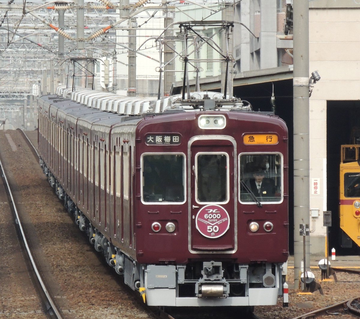 oomirittou4649's tweet photo. 2026.01.15
阪急宝塚線 十三駅にて
阪急6000系 6013編成
本日より営業運転始まりました!
#阪急6000系50周年 #6013F
#阪急電車 #阪急宝塚線 https://t.co/oBw1iXGEVD