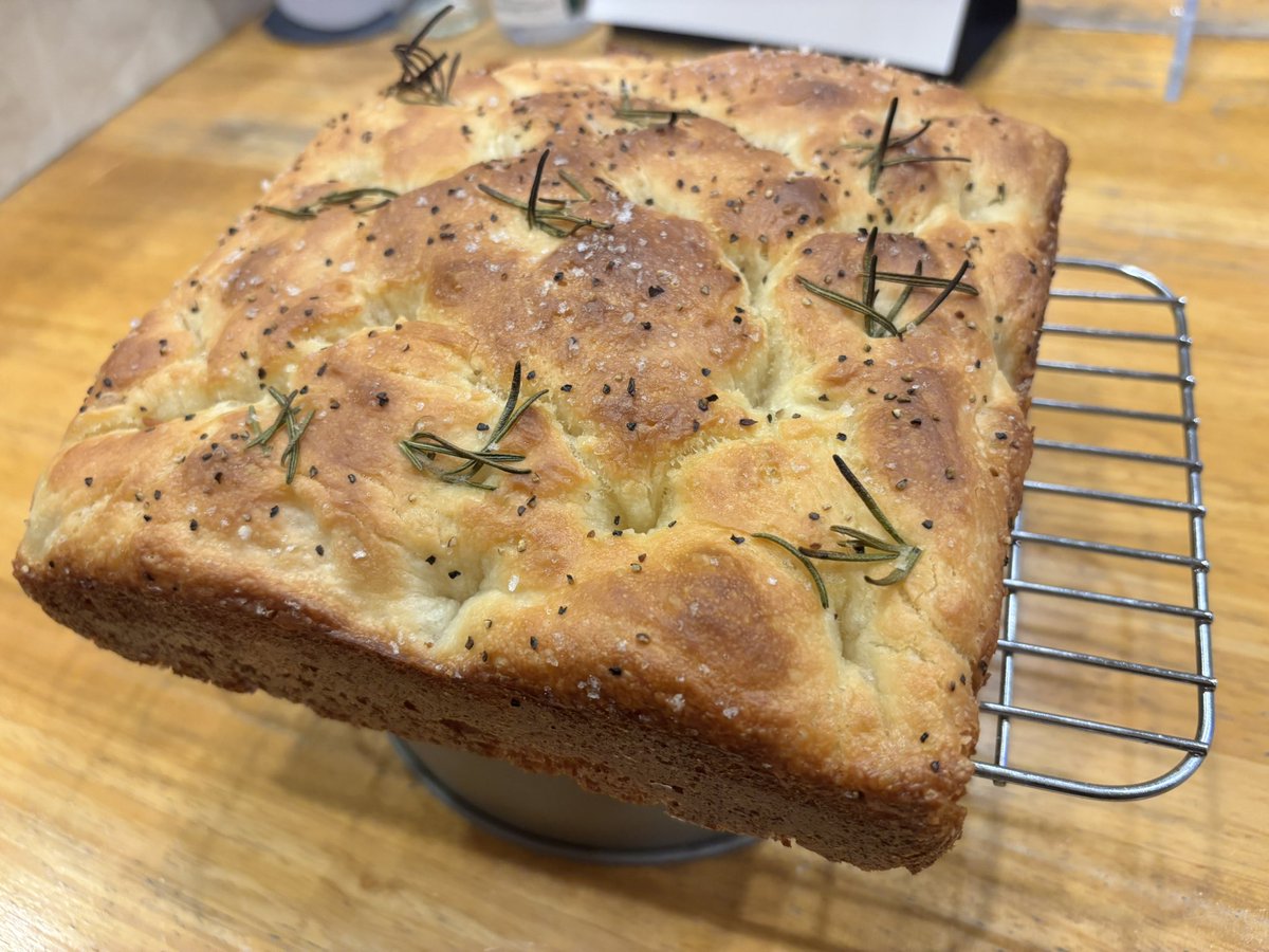 DOLCE_Katsutomi's tweet photo. 自家製フォカッチャ、ひっそりとメニューにあります✨
美味しいですよ！もっちり系です。
⁡
 #DOLCEかつ富 https://t.co/hpcU6RGw8u