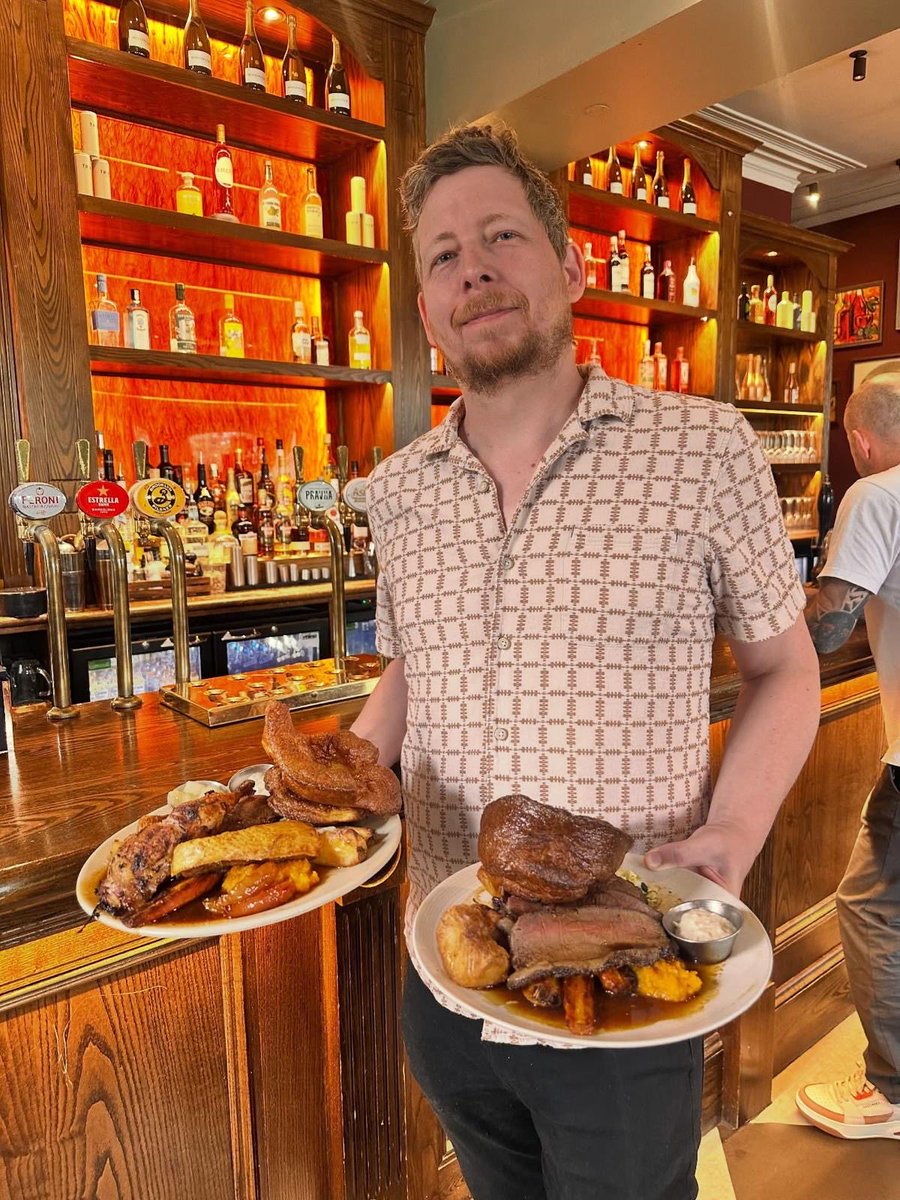 Have you booked for the best Sunday roast in South West? No? Well head to the link in our bio now folks🍴🥳➡️

#sundayroast #london #youngspubs