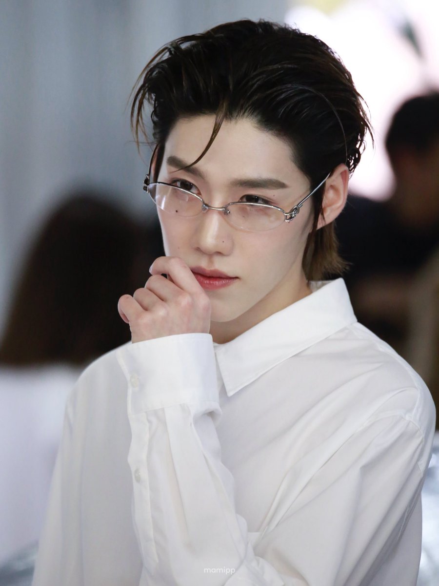 9 นาฬิกา 🕘🤍

 #GentleMonsterxPP #ppkritt