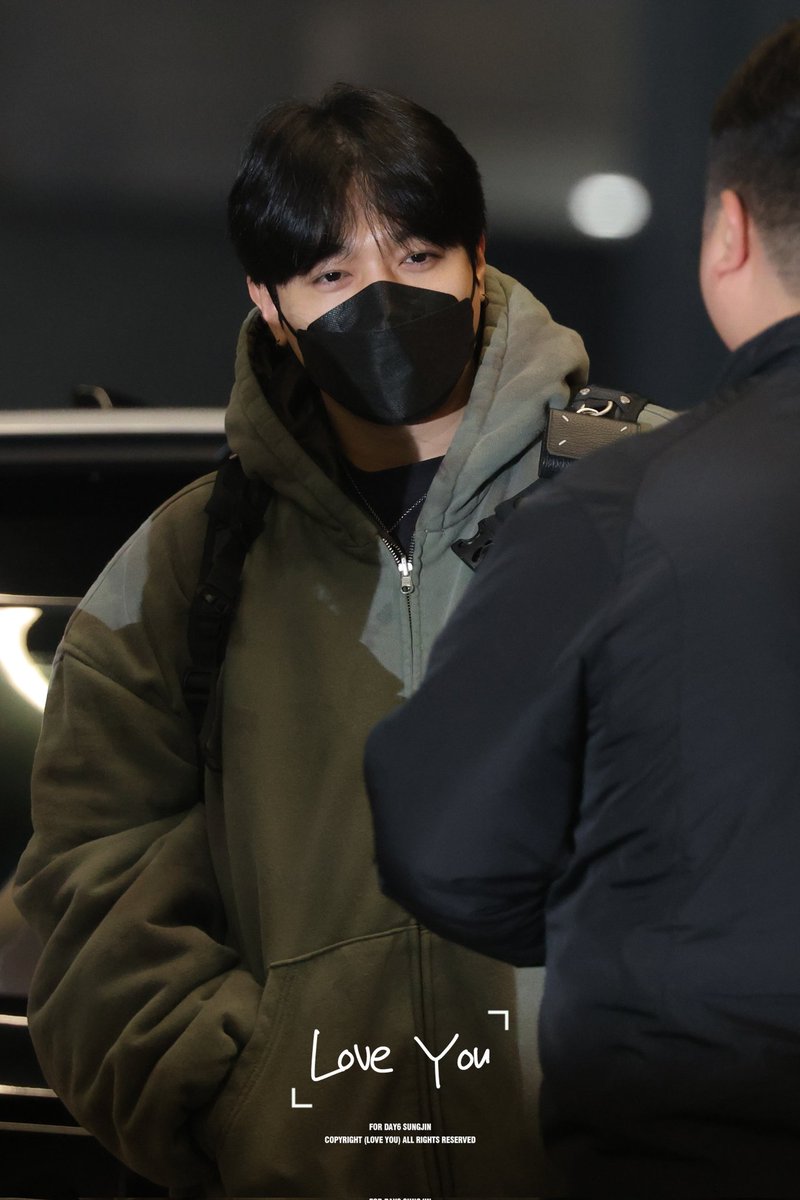 sungjinreborn's tweet image. Sungjinnn stressssssss bodo ah ngereogggggg
Lo tuh gondrong, botak, short hair selalu bikin STRESSSSSSSSS ASDFGHJKL